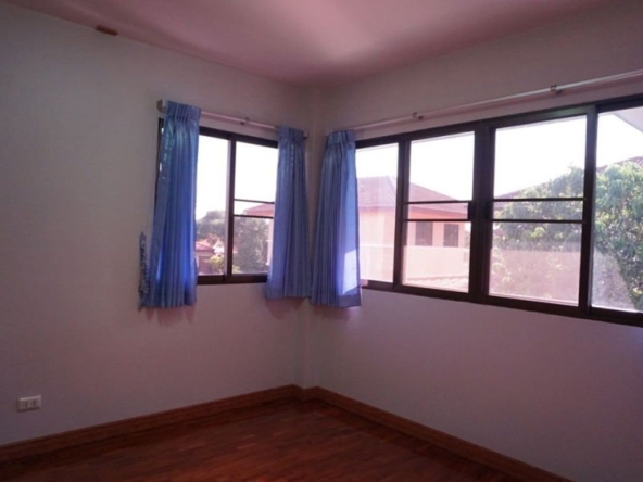 A family house for sale in San Khampeang