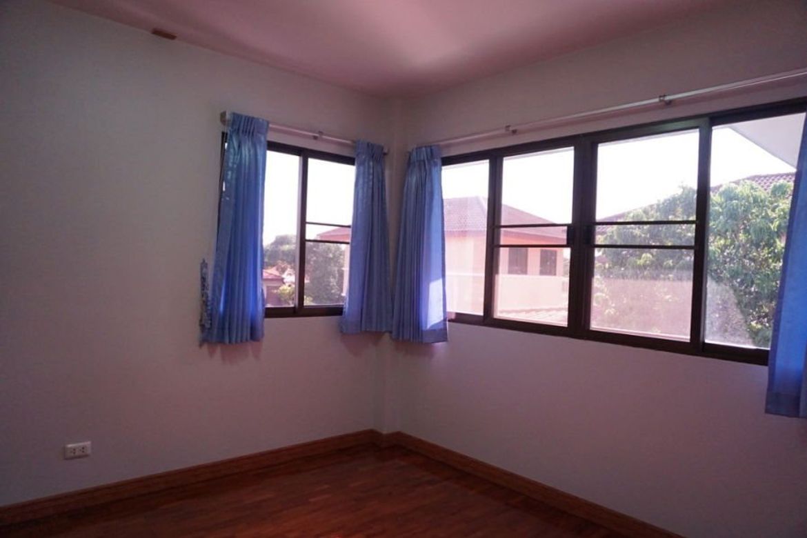 A family house for sale in San Khampeang