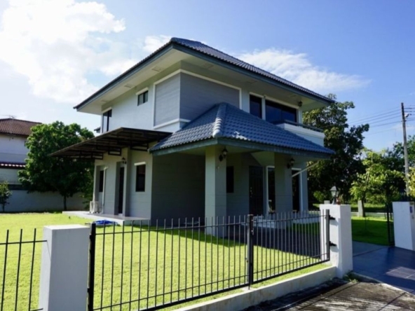 A family house for sale in San Khampeang