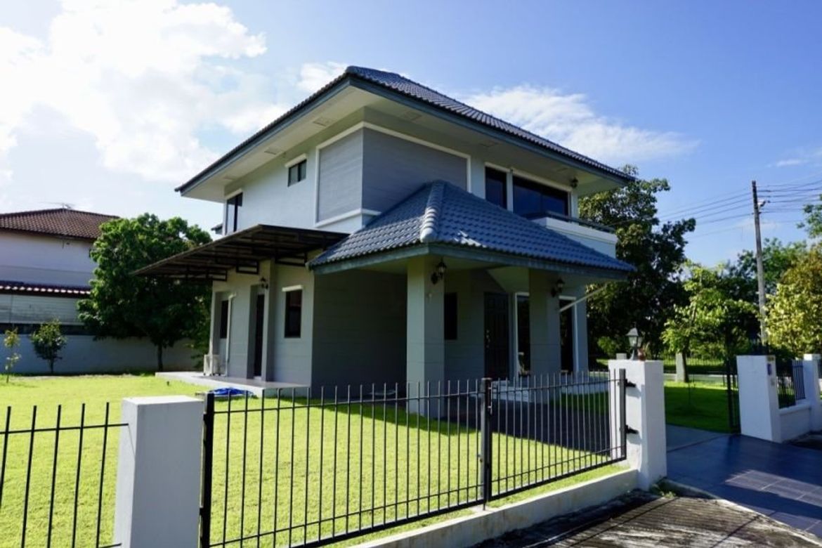 A family house for sale in San Khampeang