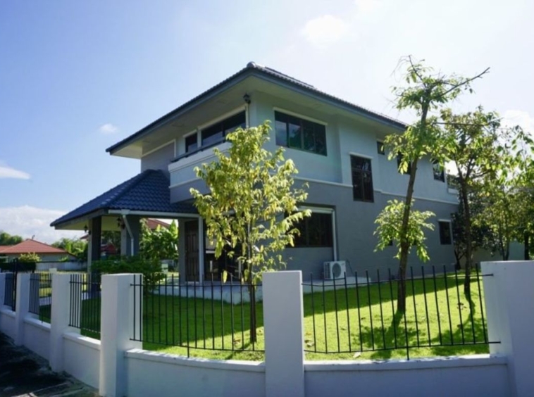 A family house for sale in San Khampeang