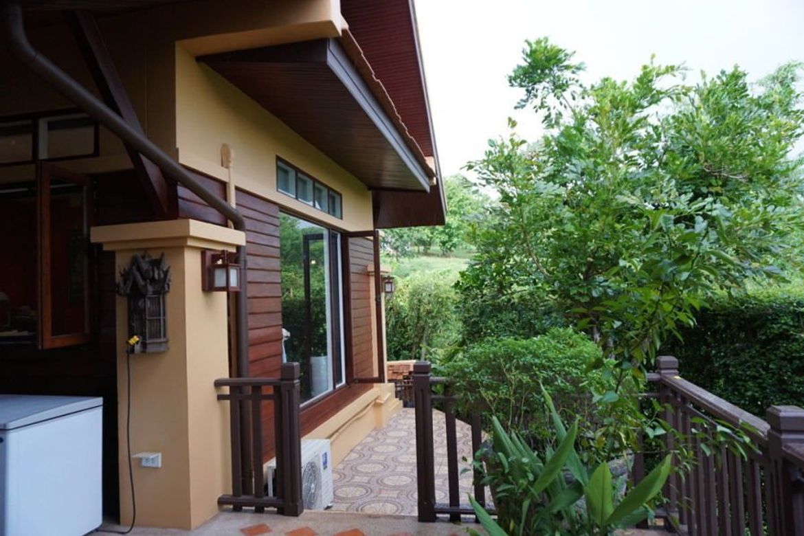 Luxurious villa with panoramic view of nature for sale in Mae Rim