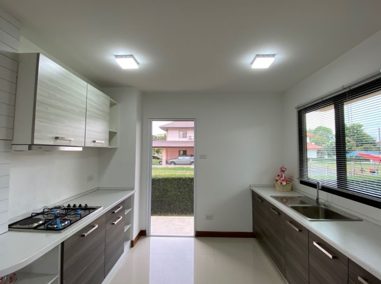 Brand new 3 beds house for sale in Sankhampeang