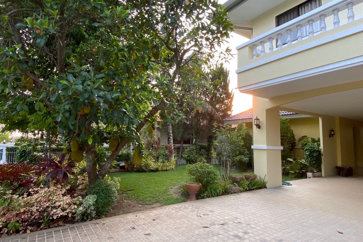 4 Bed house for sale in San Khampeang