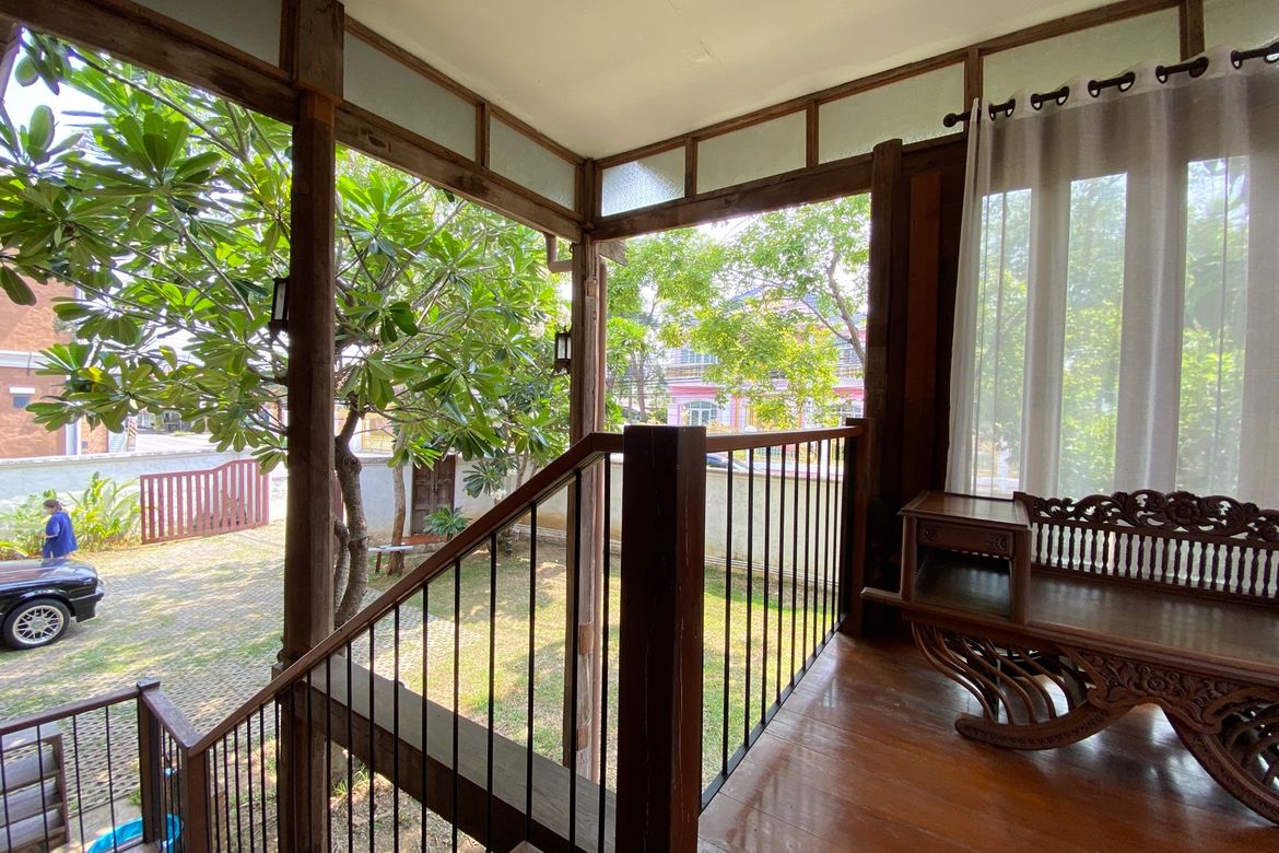 A charming wooden Thai house for sale in Sankhampeang