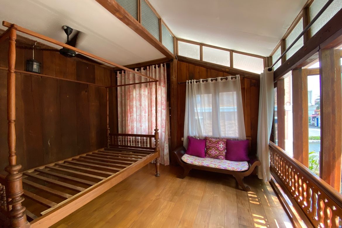 A charming wooden Thai house for sale in Sankhampeang