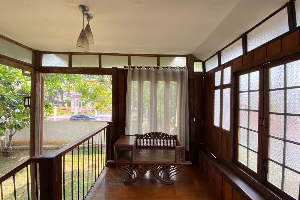 A charming wooden Thai house for sale in Sankhampeang