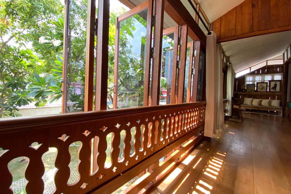 A charming wooden Thai house for sale in Sankhampeang