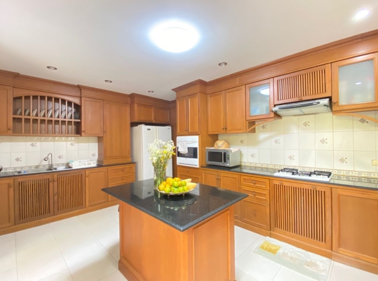 A family home for sale in Sankhampeang