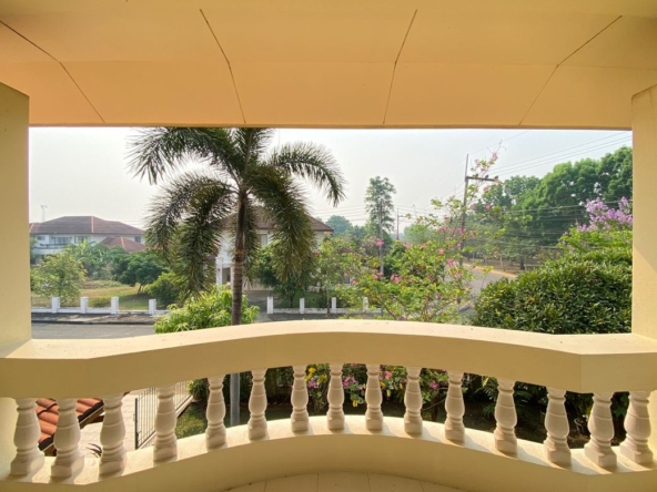 A family home for sale in Sankhampeang