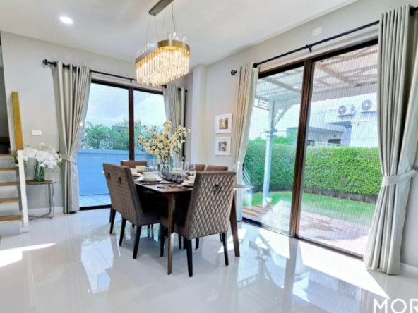 For sale: Graceland Village – Hang dong