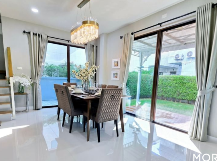 For sale: Graceland Village – Hang dong