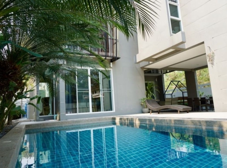 A modern house with pool for sale in San Sai