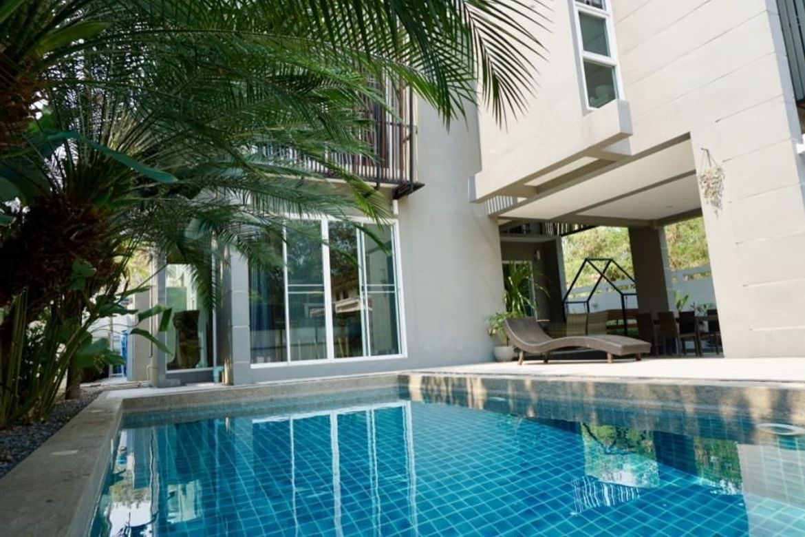 A modern house with pool for sale in San Sai