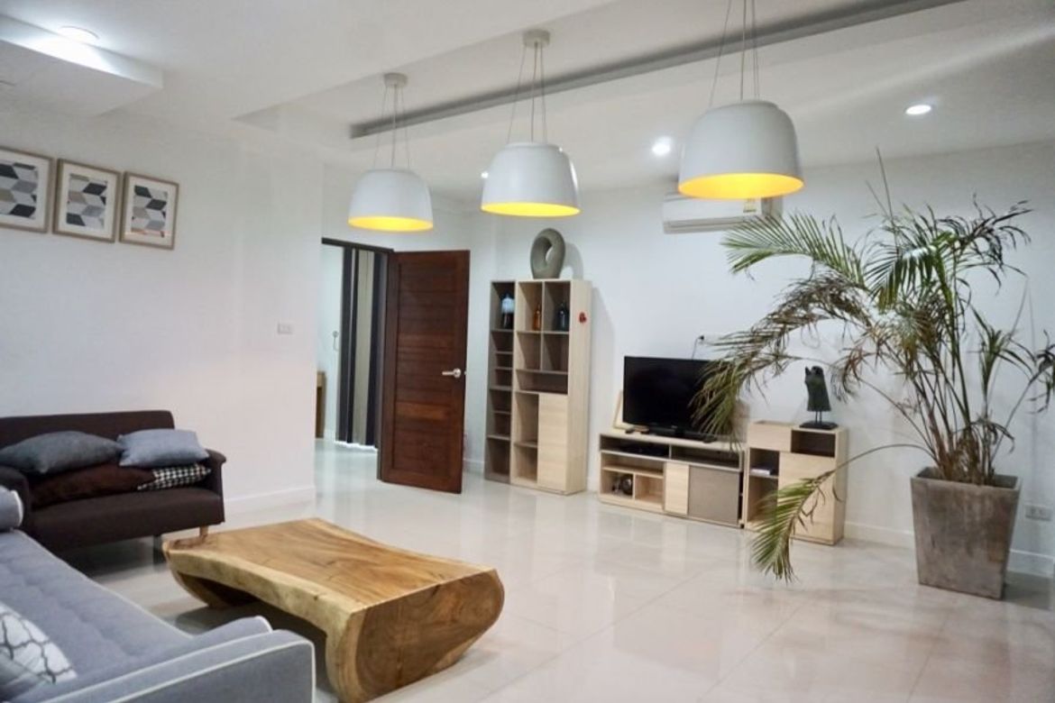 A modern house with pool for sale in San Sai