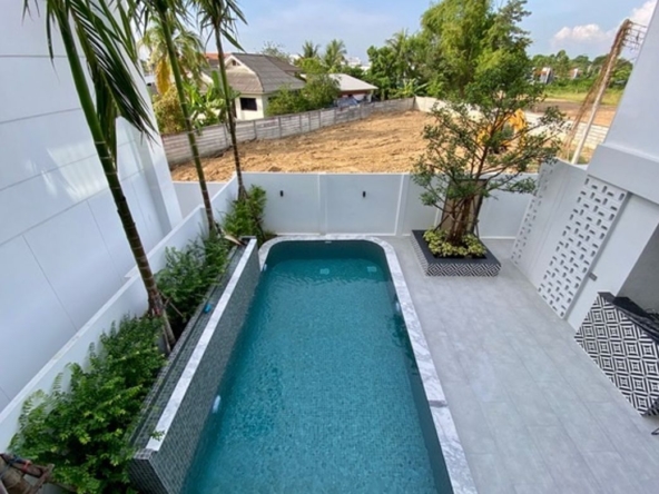 Brand new 5 bed house with pool for sale in San Sai