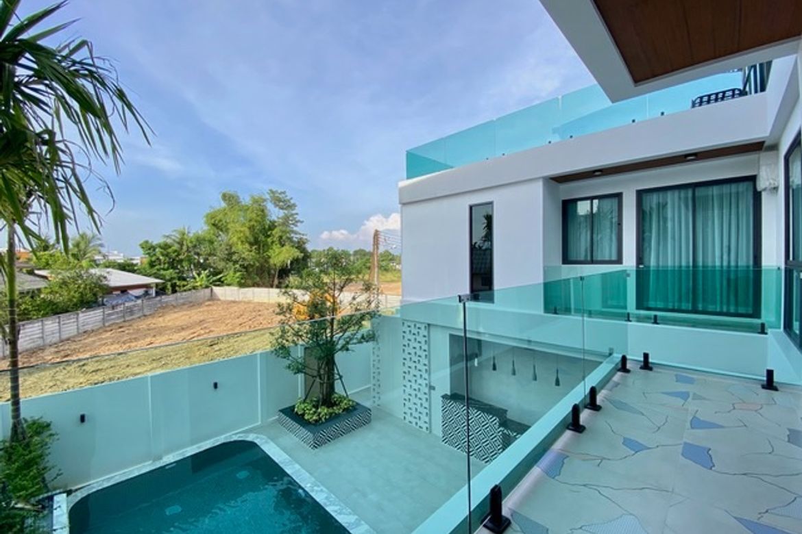 Brand new 5 bed house with pool for sale in San Sai