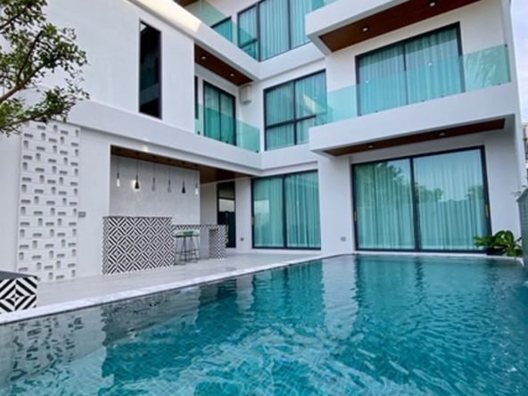 Brand new 5 bed house with pool for sale in San Sai