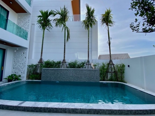 Brand new 5 bed house with pool for sale in San Sai