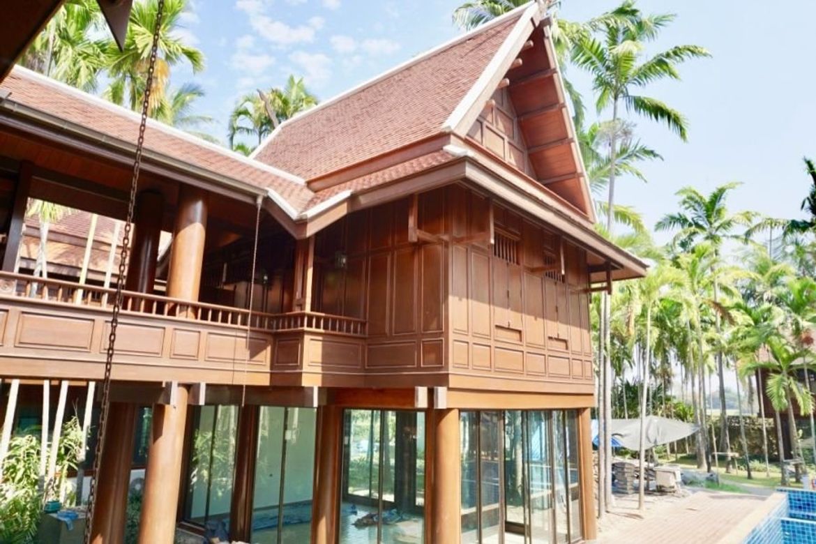 Luxurious Thai Lanna house for sale in San Sai