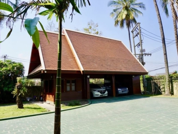 Luxurious Thai Lanna house for sale in San Sai