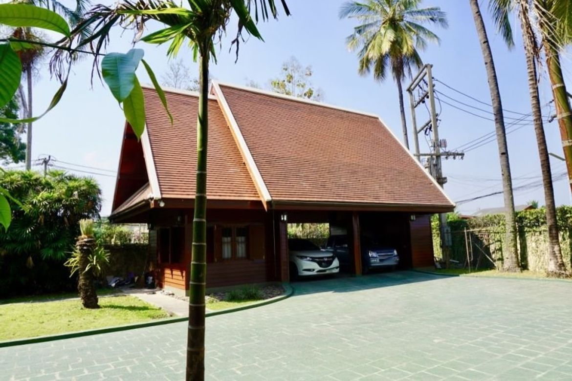 Luxurious Thai Lanna house for sale in San Sai