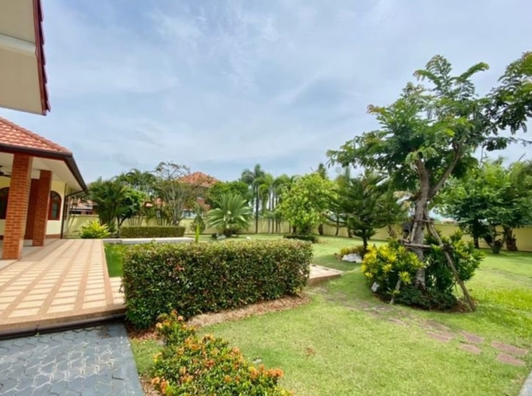 A pool villa for sale in San Sai