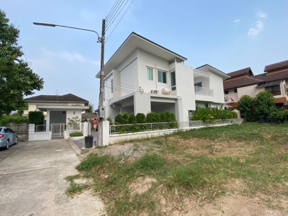 Modern house with pool for sale in San Sai