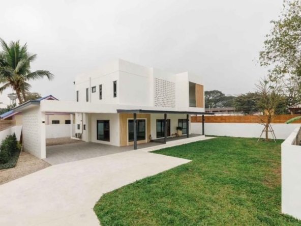 Brand new modern house for sale in Saraphi