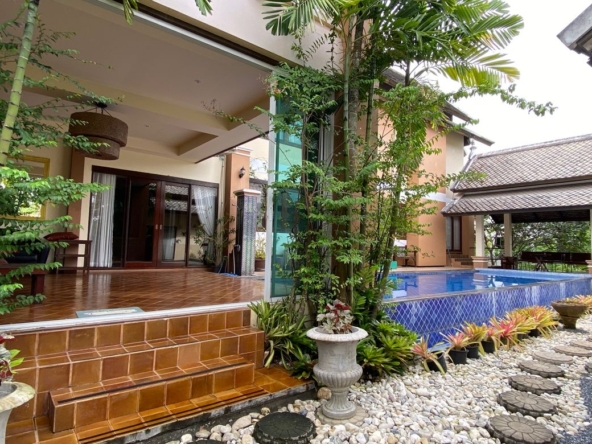 Lanna style house with pool for rent or sale in Doi Saket