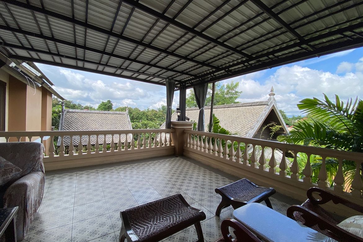 Lanna style house with pool for rent or sale in Doi Saket