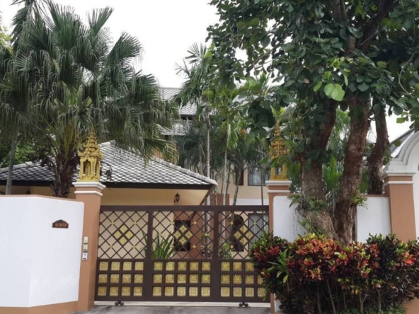 Lanna style house with pool for rent or sale in Doi Saket