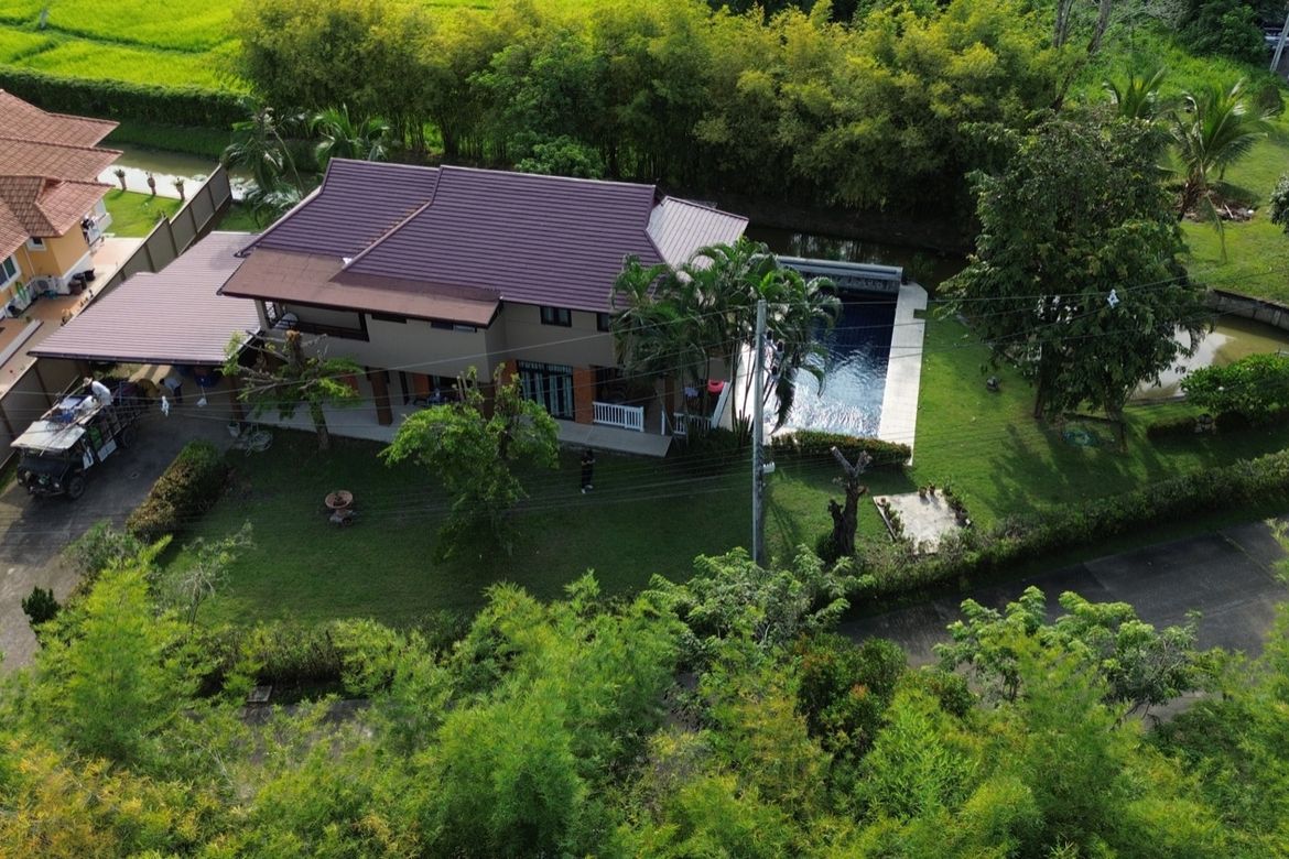 A pool villa with 2 bedroom house for rent or sale in Doi Saket