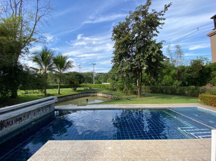 A pool villa with 2 bedroom house for rent or sale in Doi Saket