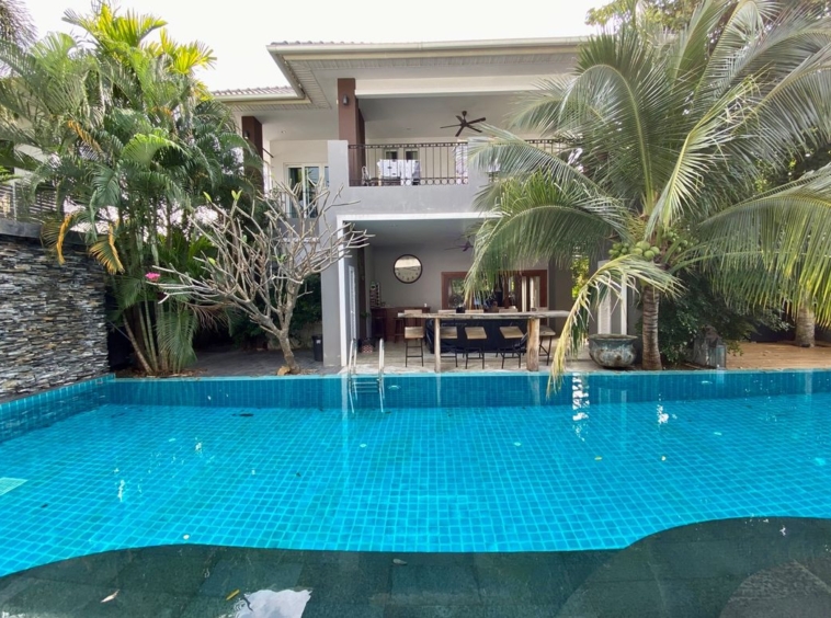 A large family home with private pool for rent or sale in Hang Dong