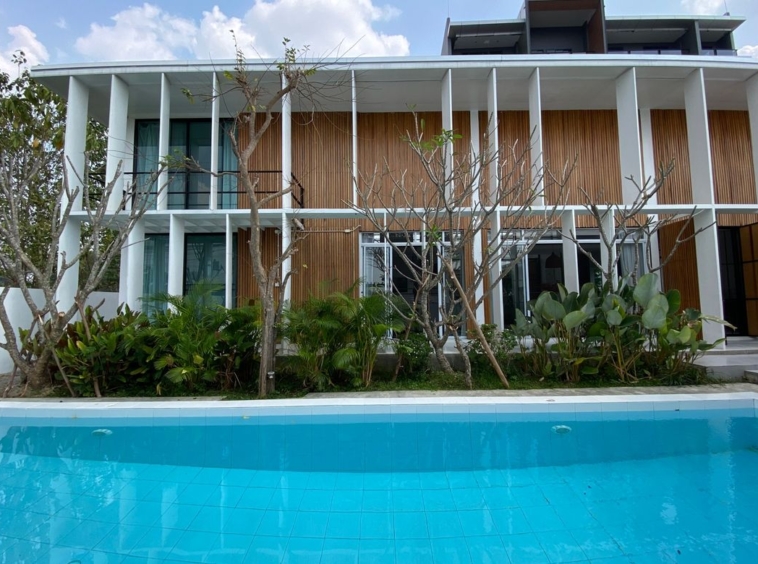 Modern house with 4 bed and private pool for rent or sale in Hang Dong