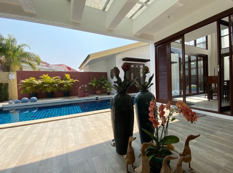 A unique home with private pool for rent or sale in Hang Dong