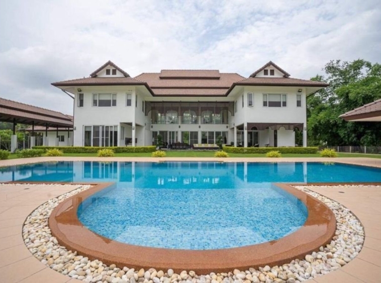 A modern house 5 bedrooms 7 bathrooms for rent or sale in Mae Rim