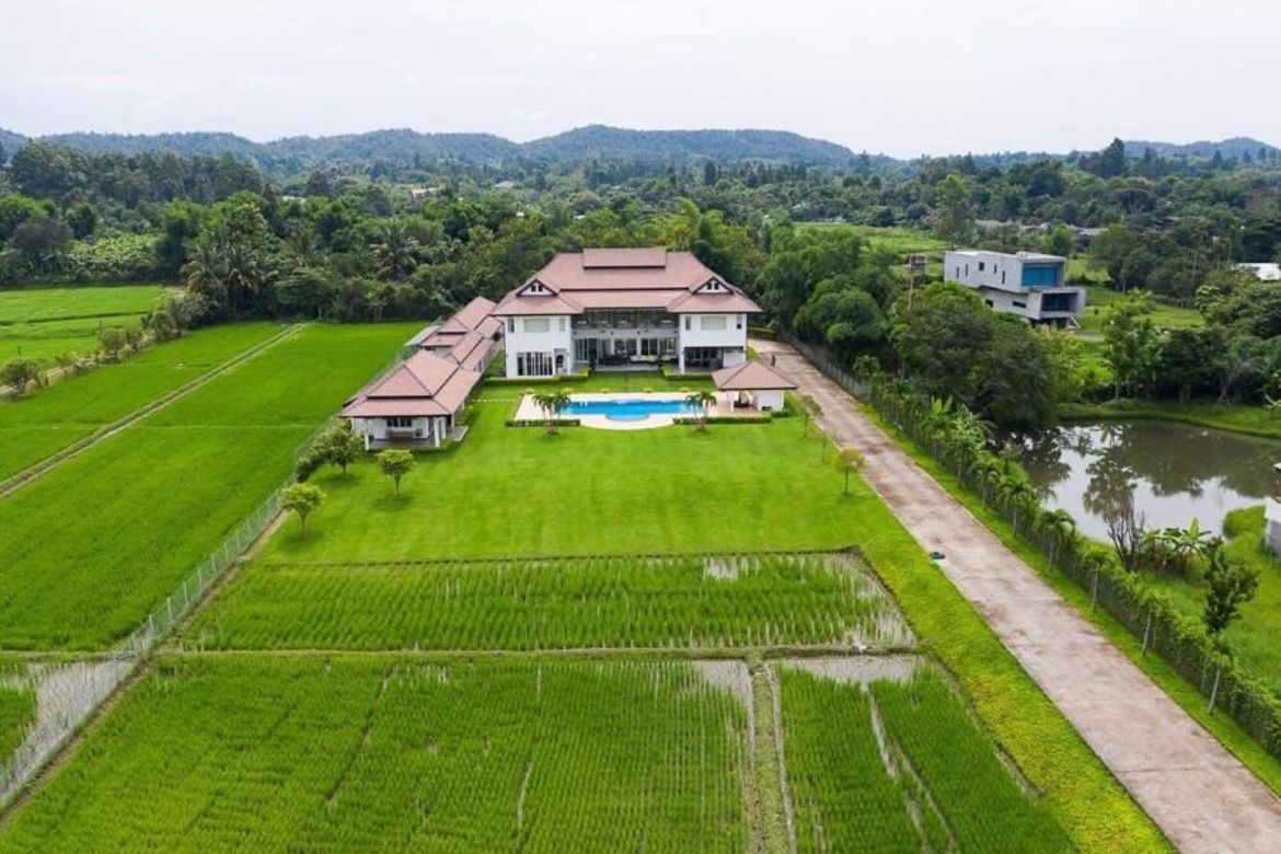 A modern house 5 bedrooms 7 bathrooms for rent or sale in Mae Rim