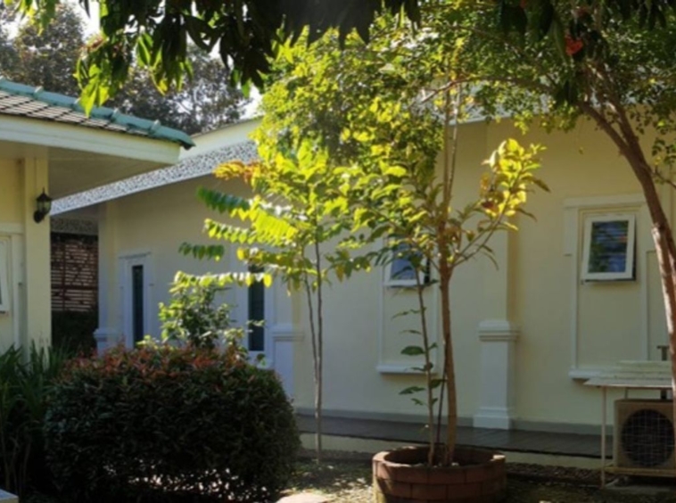 2 bed Colonial stye house for rent or sale in Mae Rim