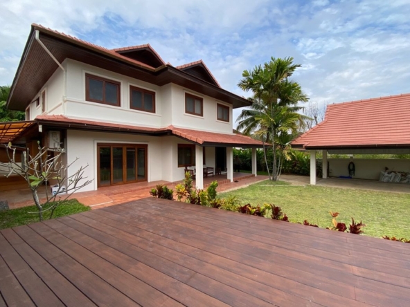 4 bed house with private pool for rent or sell in Saraphi