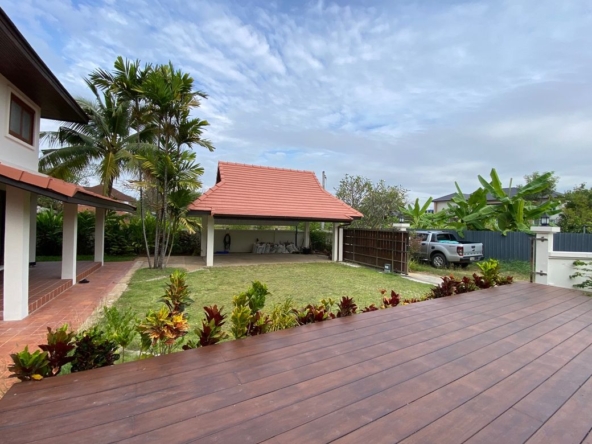 4 bed house with private pool for rent or sell in Saraphi