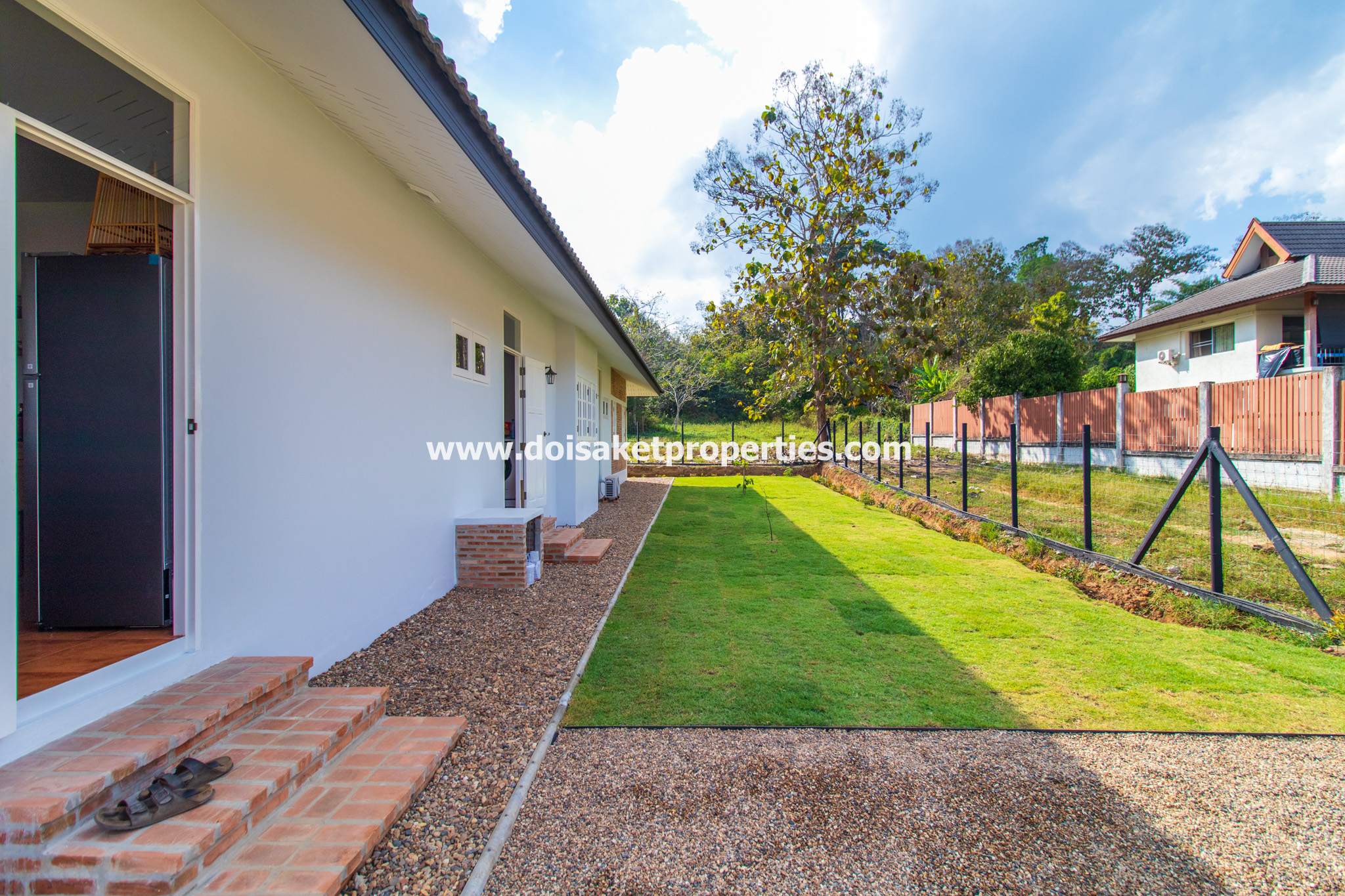 Mae Rim-DSP-(HS364-03) Beautiful Brand New 3-Bedroom English Country Cottage Home for Sale in Huai Sai