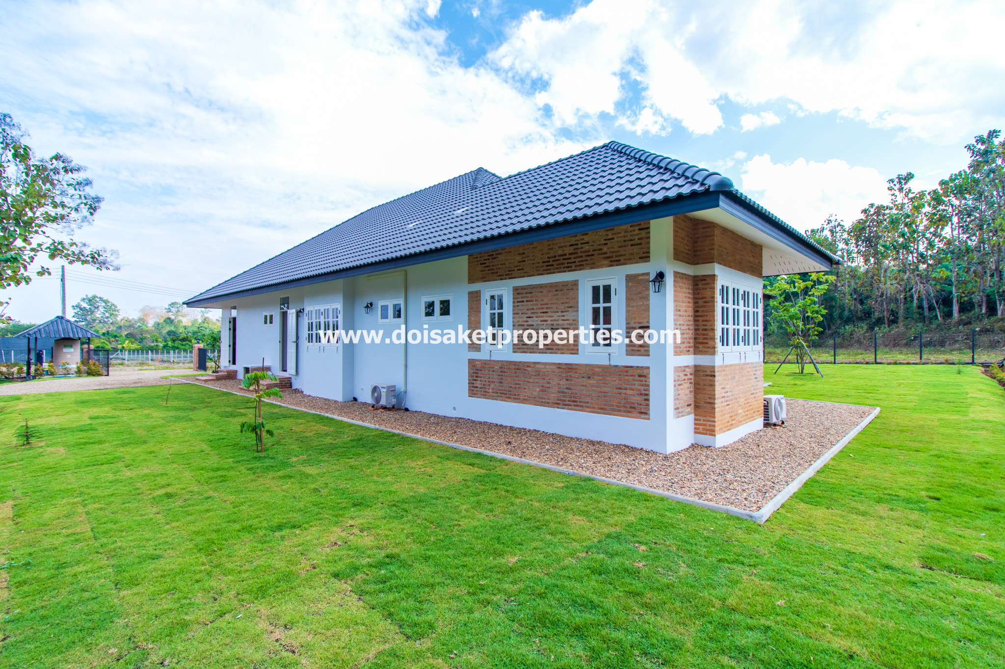 Mae Rim-DSP-(HS364-03) Beautiful Brand New 3-Bedroom English Country Cottage Home for Sale in Huai Sai