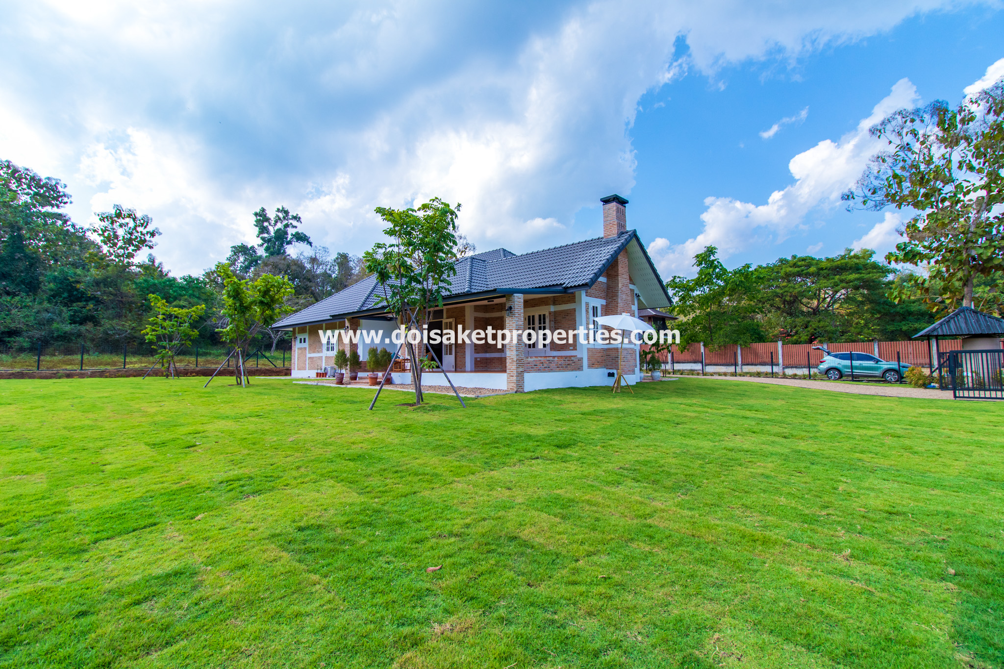 Mae Rim-DSP-(HS364-03) Beautiful Brand New 3-Bedroom English Country Cottage Home for Sale in Huai Sai