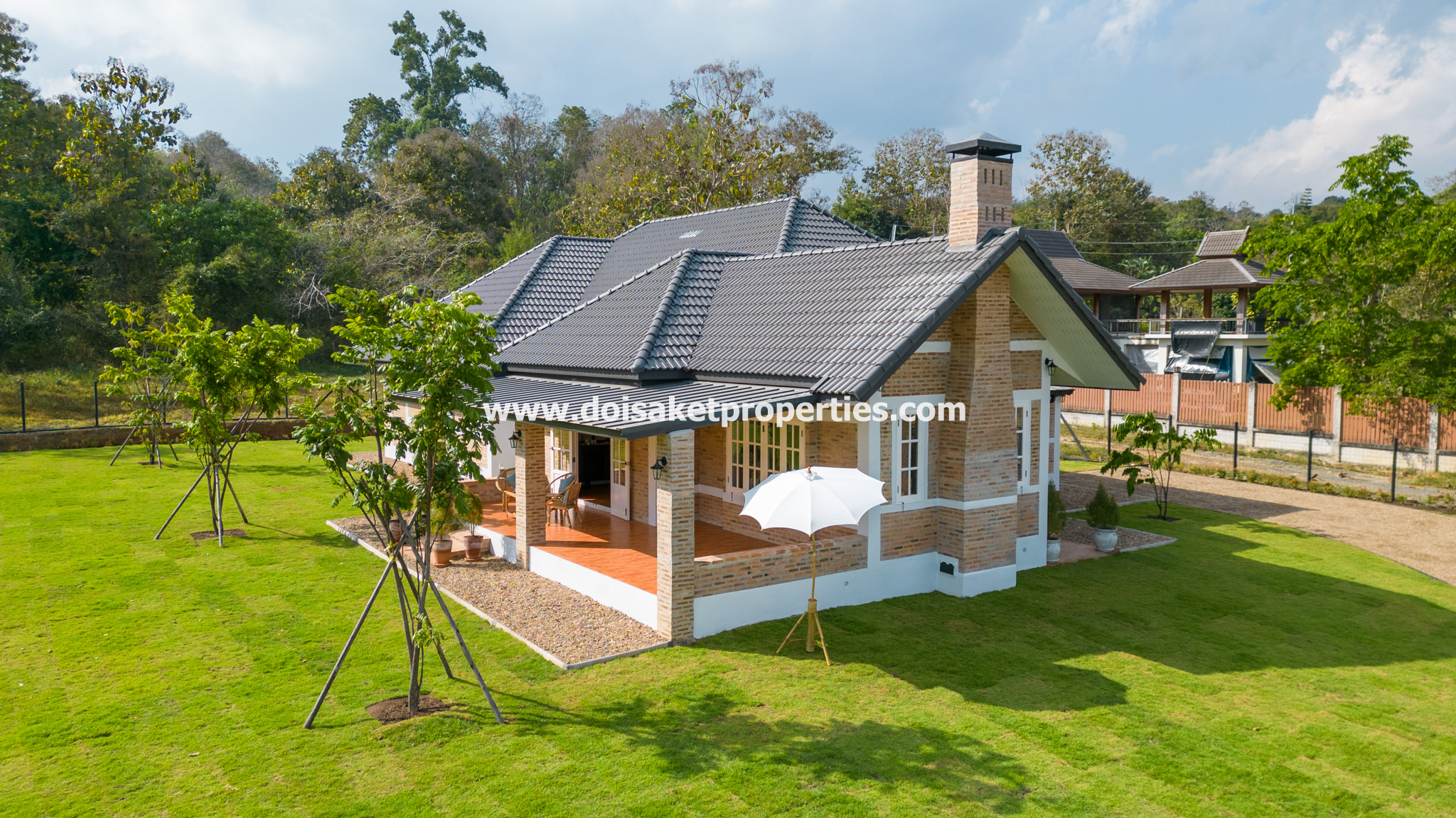 Mae Rim-DSP-(HS364-03) Beautiful Brand New 3-Bedroom English Country Cottage Home for Sale in Huai Sai