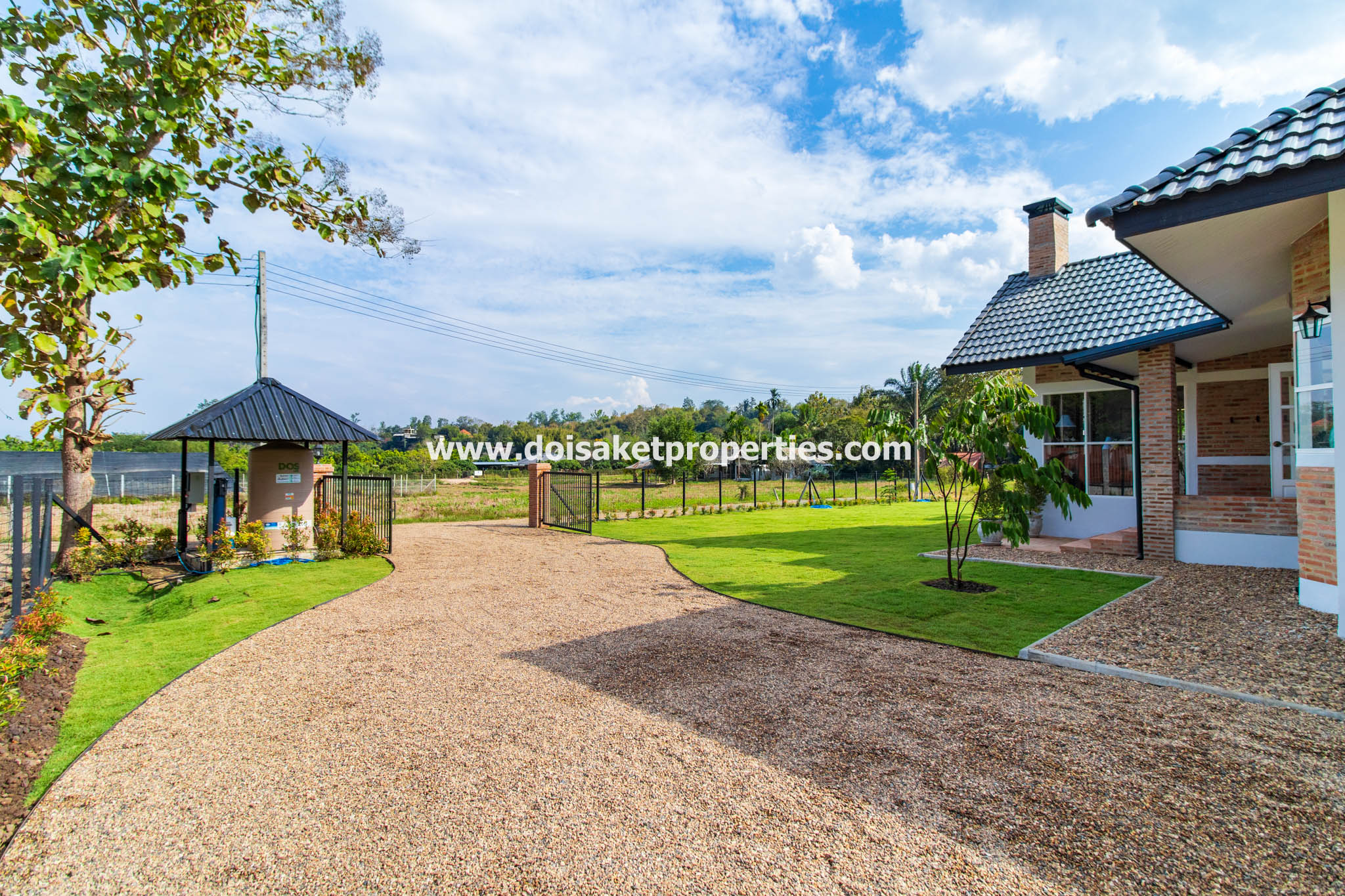 Mae Rim-DSP-(HS364-03) Beautiful Brand New 3-Bedroom English Country Cottage Home for Sale in Huai Sai