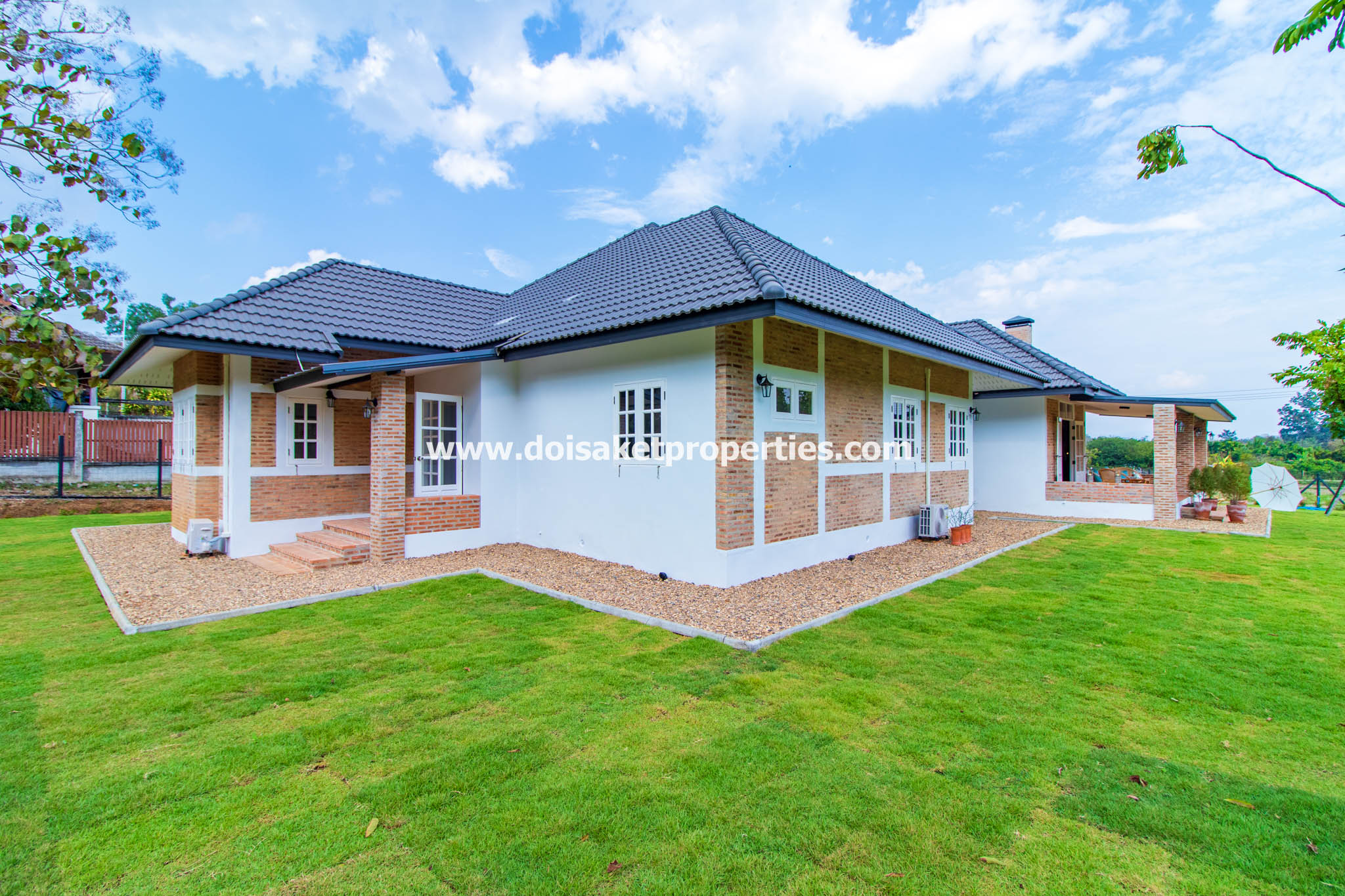 Mae Rim-DSP-(HS364-03) Beautiful Brand New 3-Bedroom English Country Cottage Home for Sale in Huai Sai