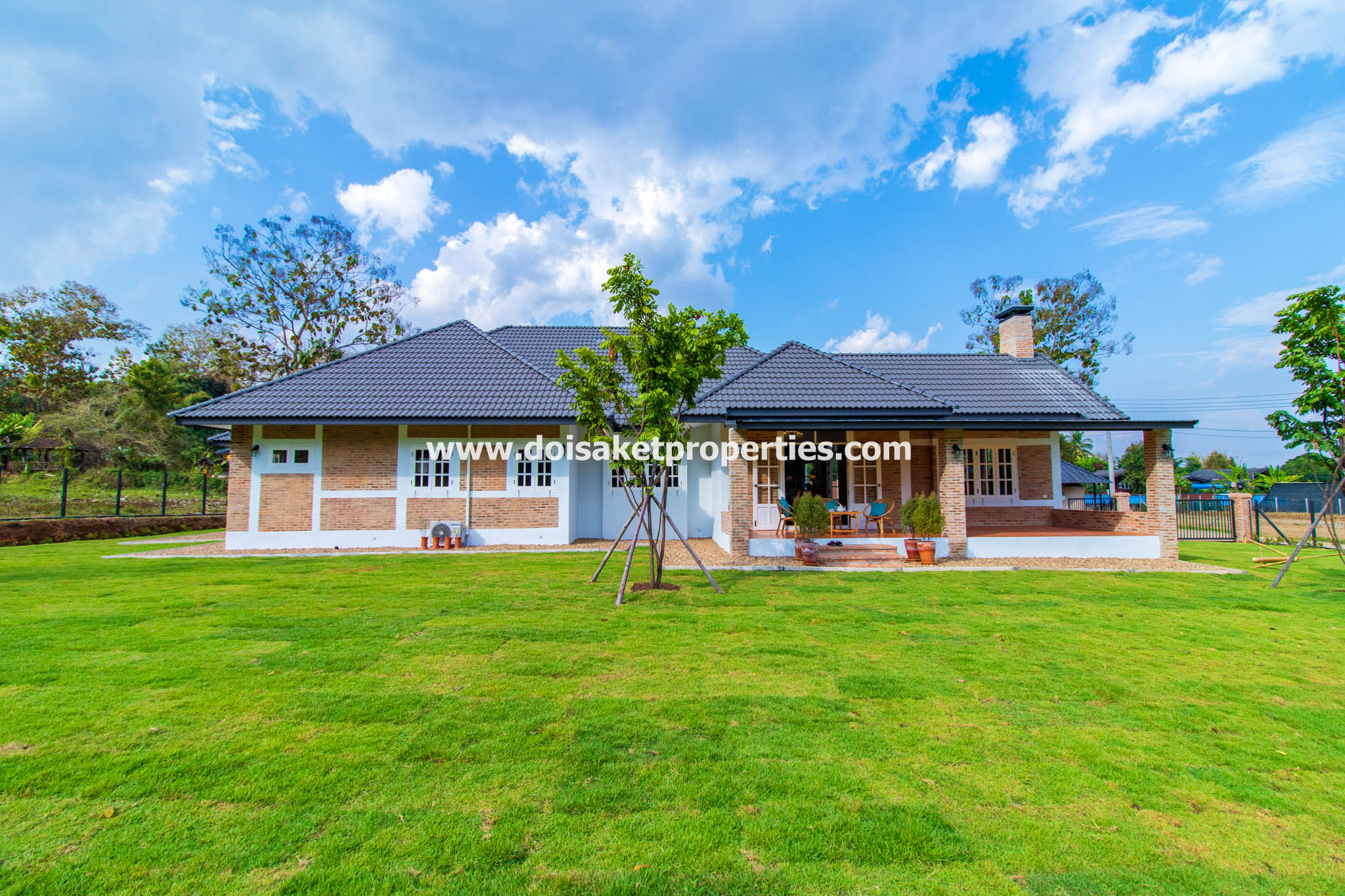 Mae Rim-DSP-(HS364-03) Beautiful Brand New 3-Bedroom English Country Cottage Home for Sale in Huai Sai