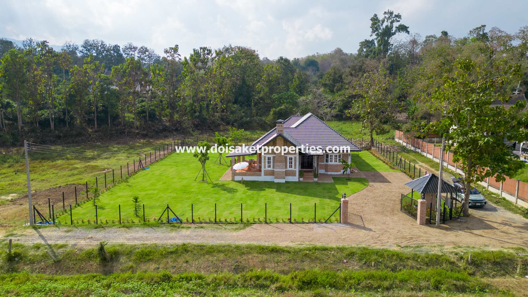 Mae Rim-DSP-(HS364-03) Beautiful Brand New 3-Bedroom English Country Cottage Home for Sale in Huai Sai